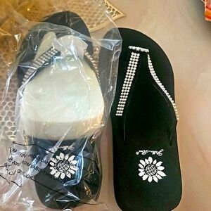 Yellow Box Iberia Black Thongs With Bling Size 7 NEW 45$ Tag